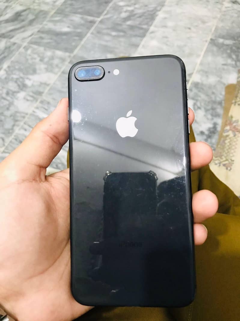 Apple iPhone 8 Plus 4