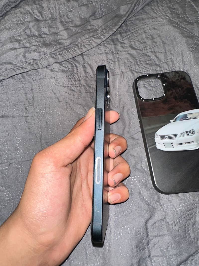 Apple iPhone 13 2