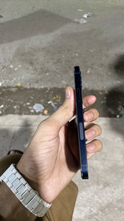 Apple iPhone 12
