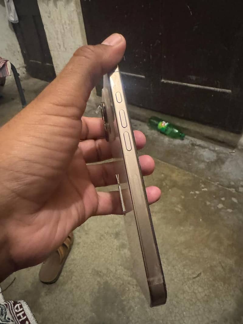 iphone 16 pro 2
