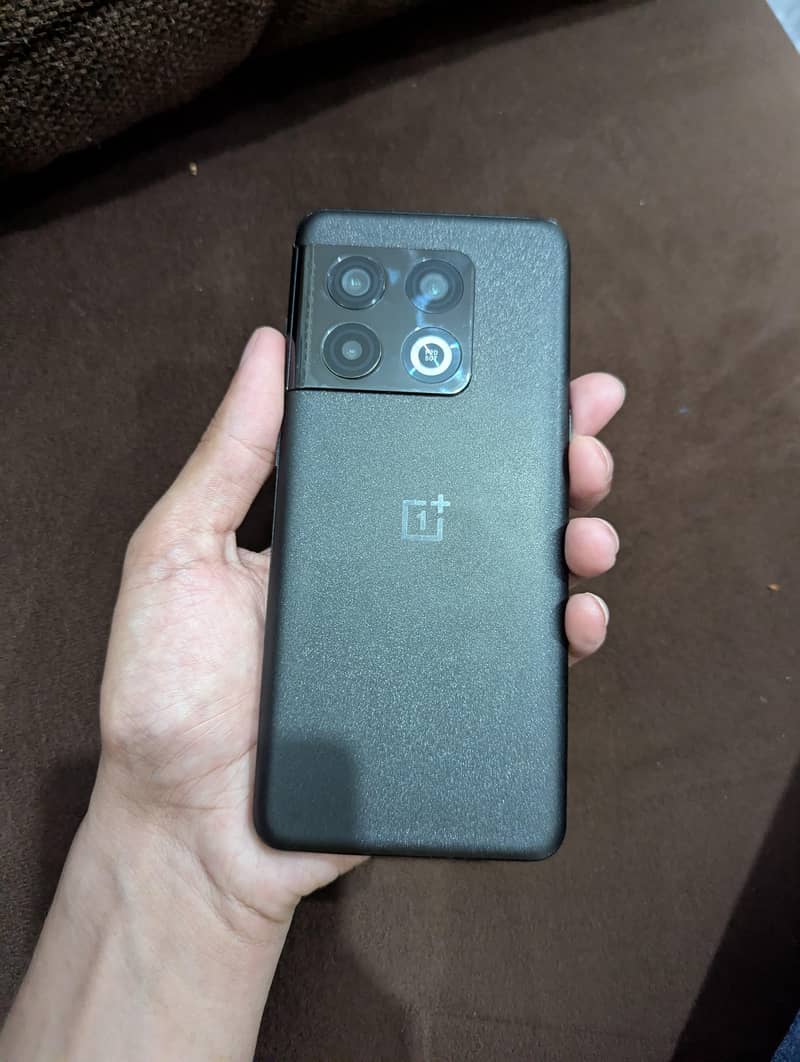 One Plus 10 Pro 1