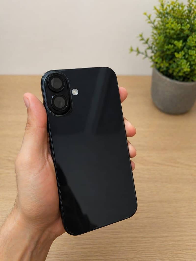 Apple iPhone 16 Plus 1
