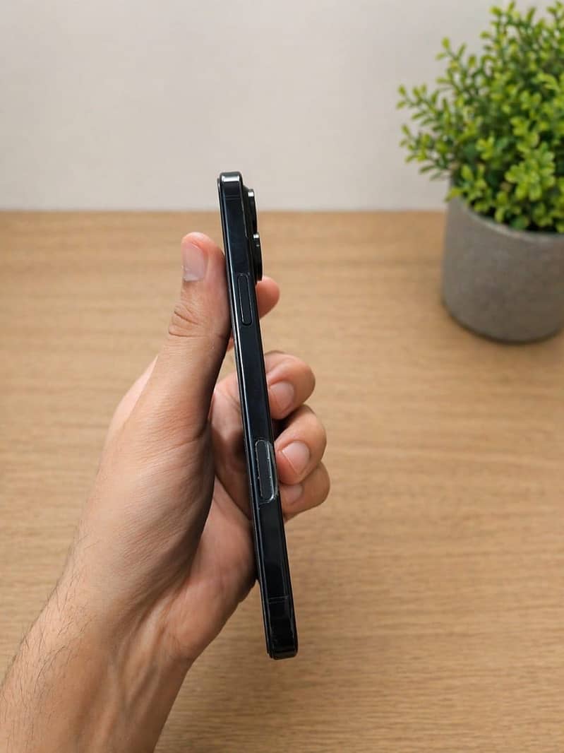 Apple iPhone 16 Plus 2