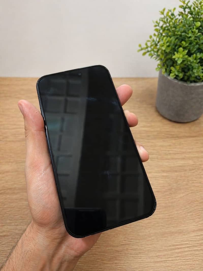 Apple iPhone 16 Plus 3