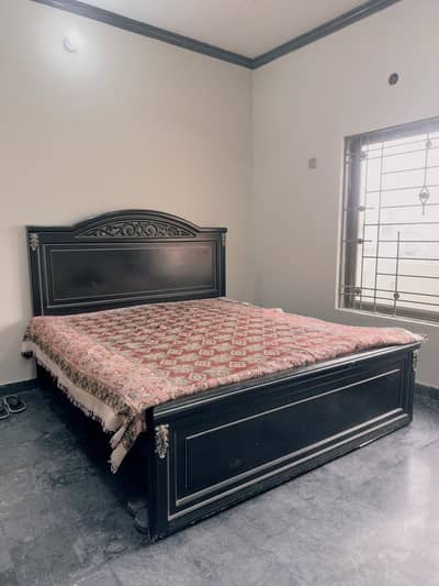 Pure Wooden King Size Bed | Premium Design | 9/10 Condition