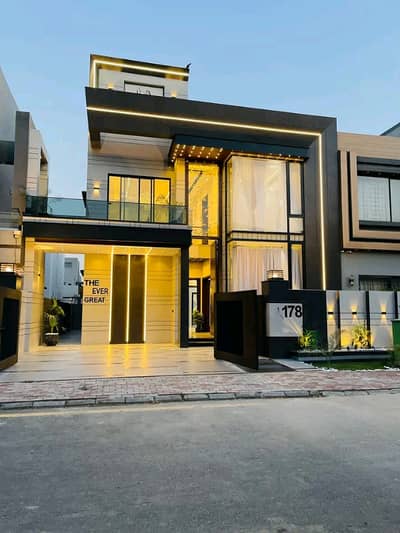 10 Marla Luxury Upper Portion is Available for Rent in Bahria Town Lahore