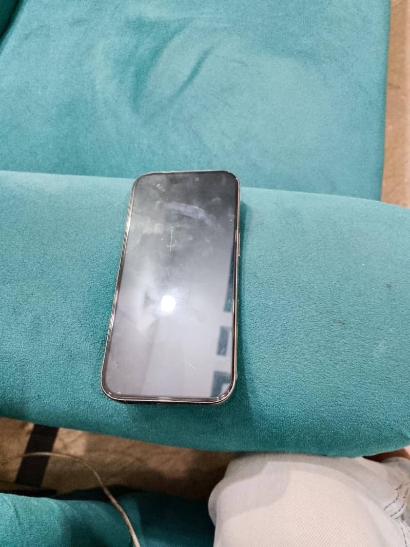 Apple iPhone 16 Pro 0