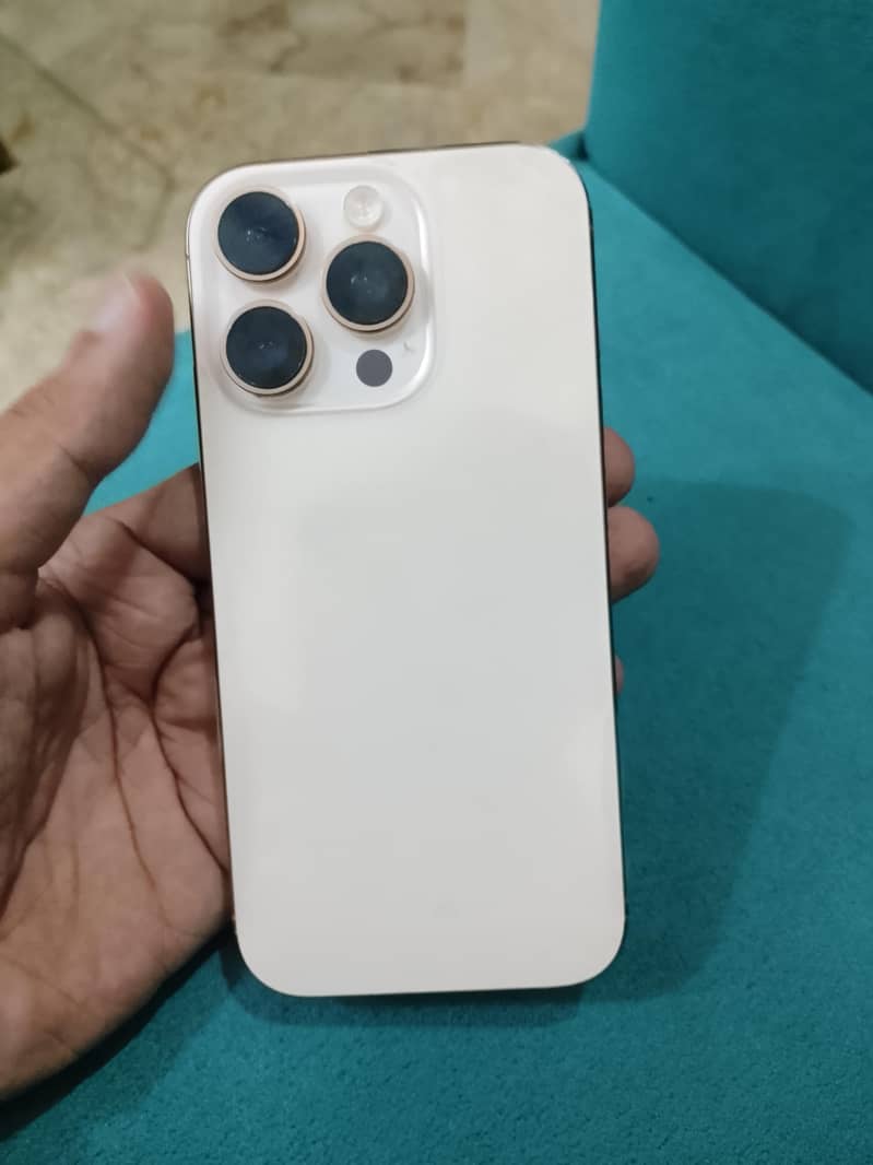 Apple iPhone 16 Pro 3