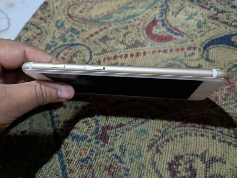 Apple iPhone 7 Plus 2