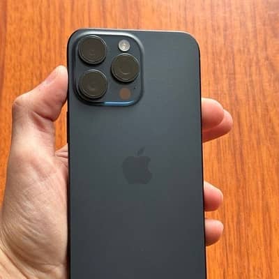 Iphone 15 pro max with box 10/10 condition