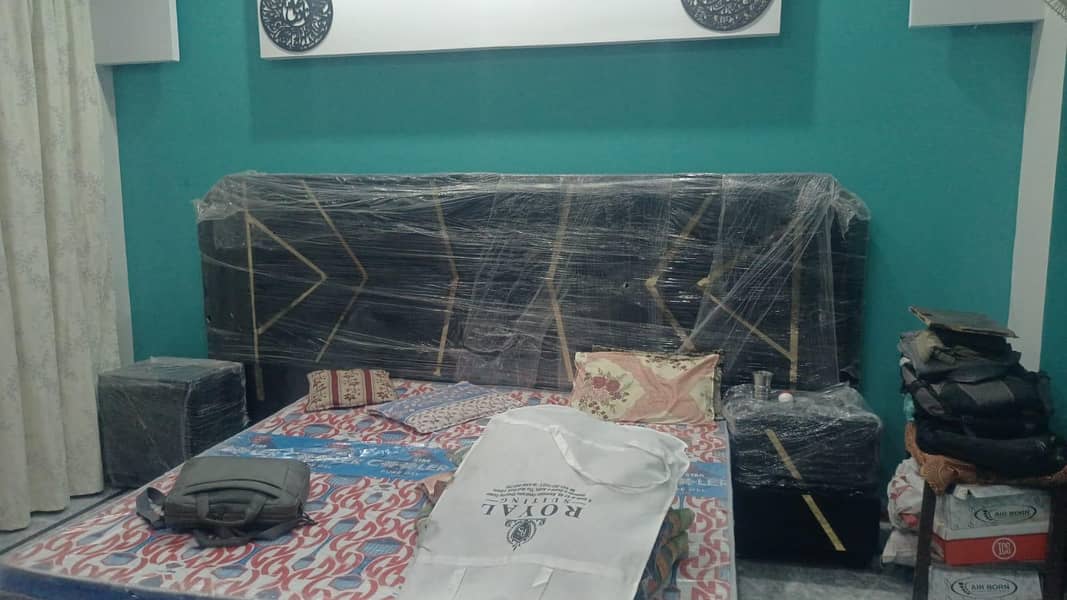 bed with 2 side table and dressing 0