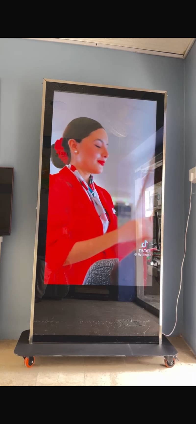 LED STANDEE 4K 0