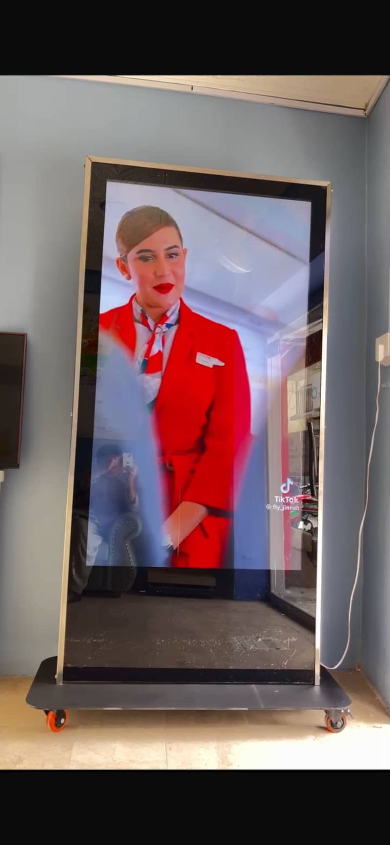 LED STANDEE 4K 1