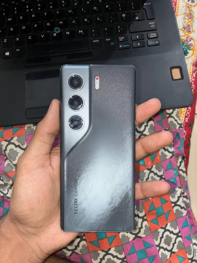 Tecno CAMON 40 Pro 0
