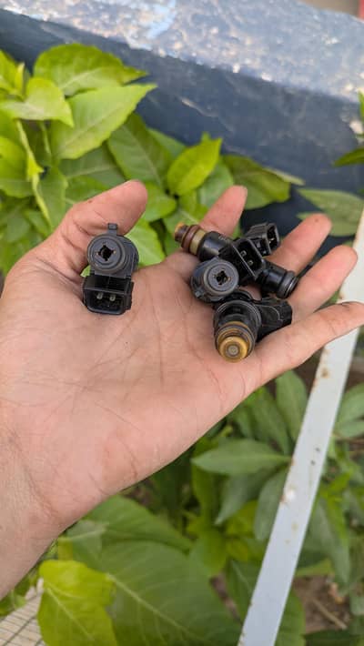 Genuine Honda injectors complete