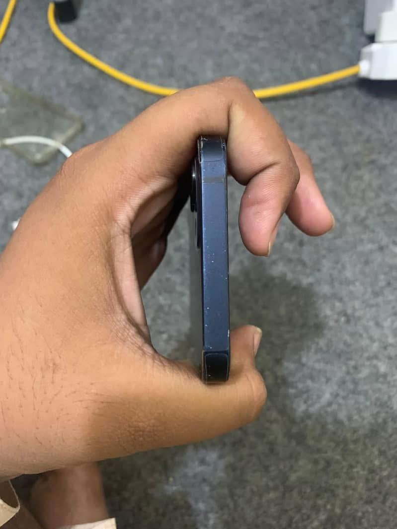 Apple iPhone 12 3