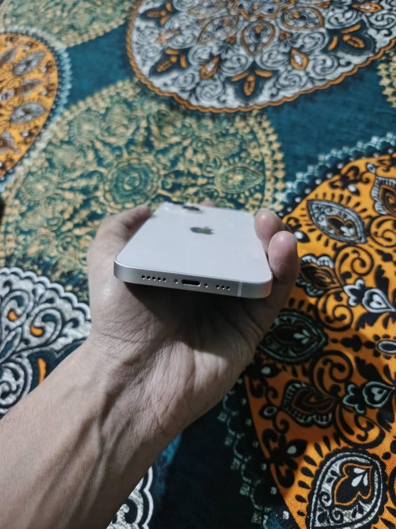 Apple iPhone 13 3