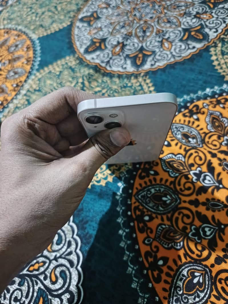 Apple iPhone 13 4