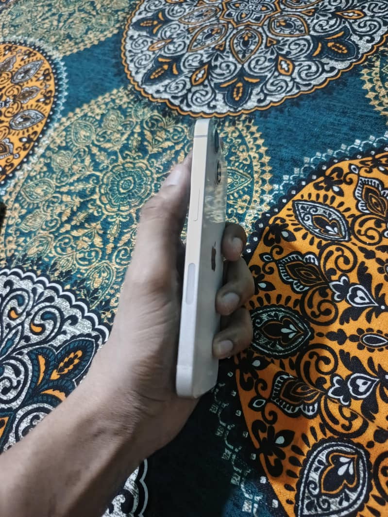 Apple iPhone 13 6