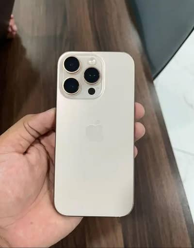 Apple iPhone 16 Pro jv