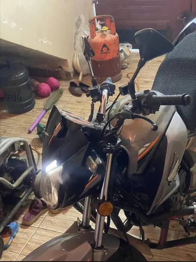 Honda cb 150f.     gs 150.  gr 150.    gd 110. ybr 125