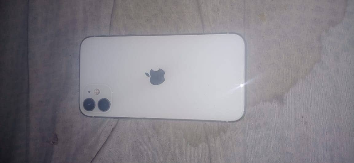iPhone 11 3