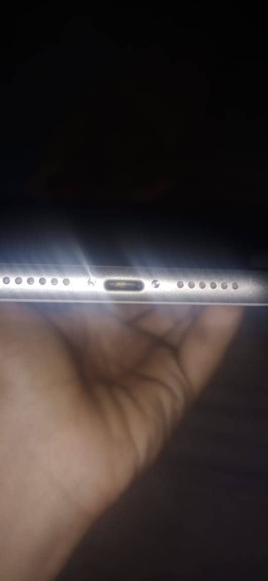 iPhone 11 4