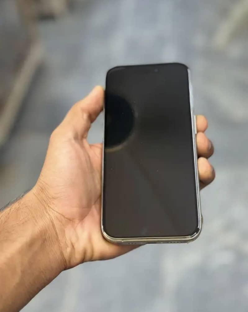 Apple iPhone 15 Pro 1