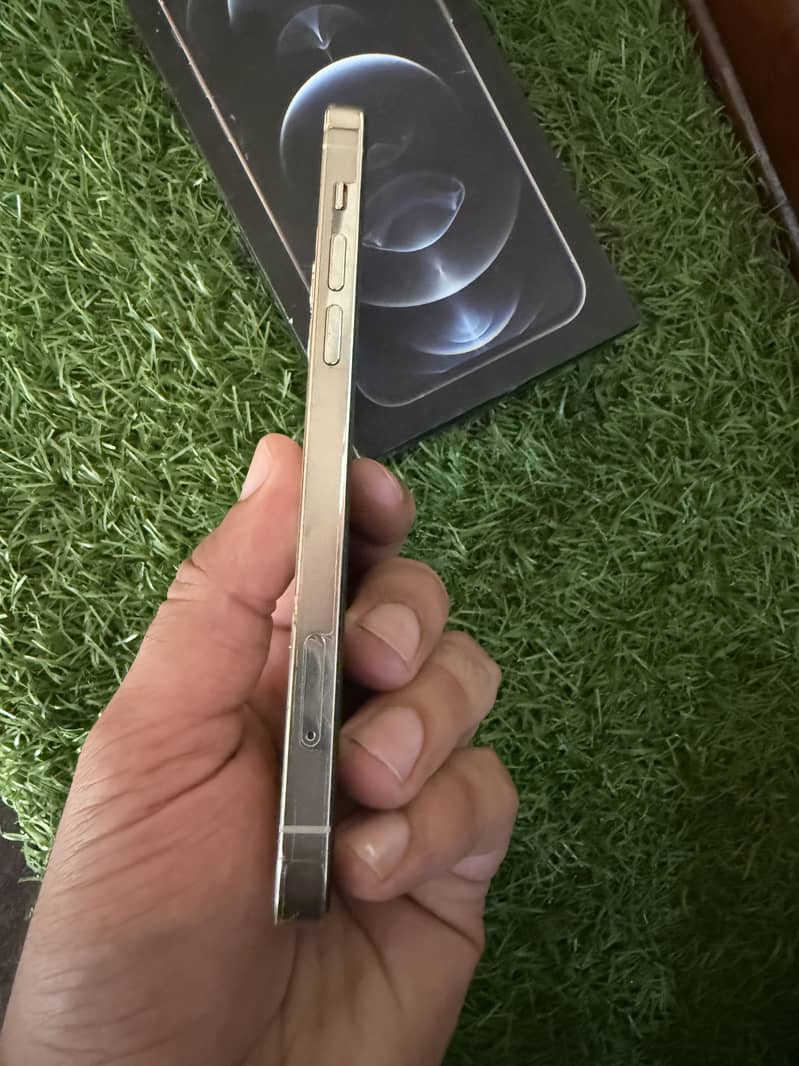 Apple iPhone 12 Pro 3