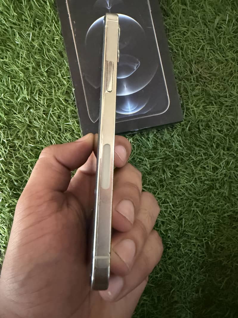 Apple iPhone 12 Pro 4