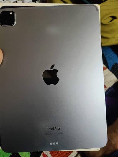 iPad pro M2  With box and charger Condition 10/9  128 GB