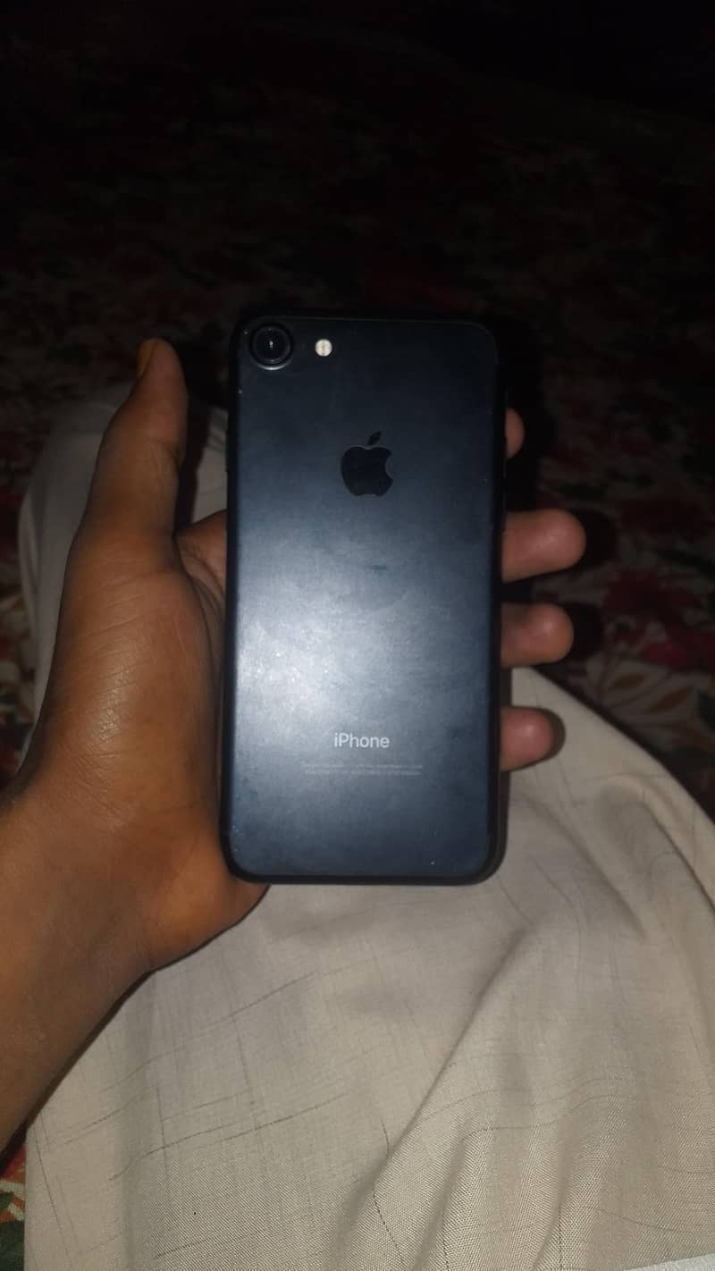 Apple iPhone 7 0