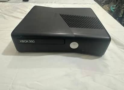 xbox360 slim 10/10 condition 2 controller