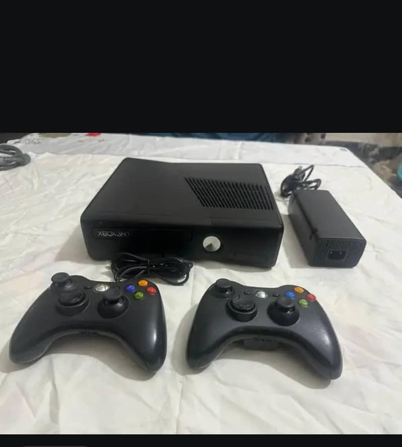 xbox360 slim 10/10 condition 2 controller 4