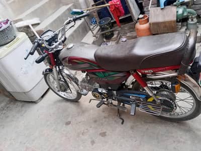 CD 70 red colour boys model 03017722056