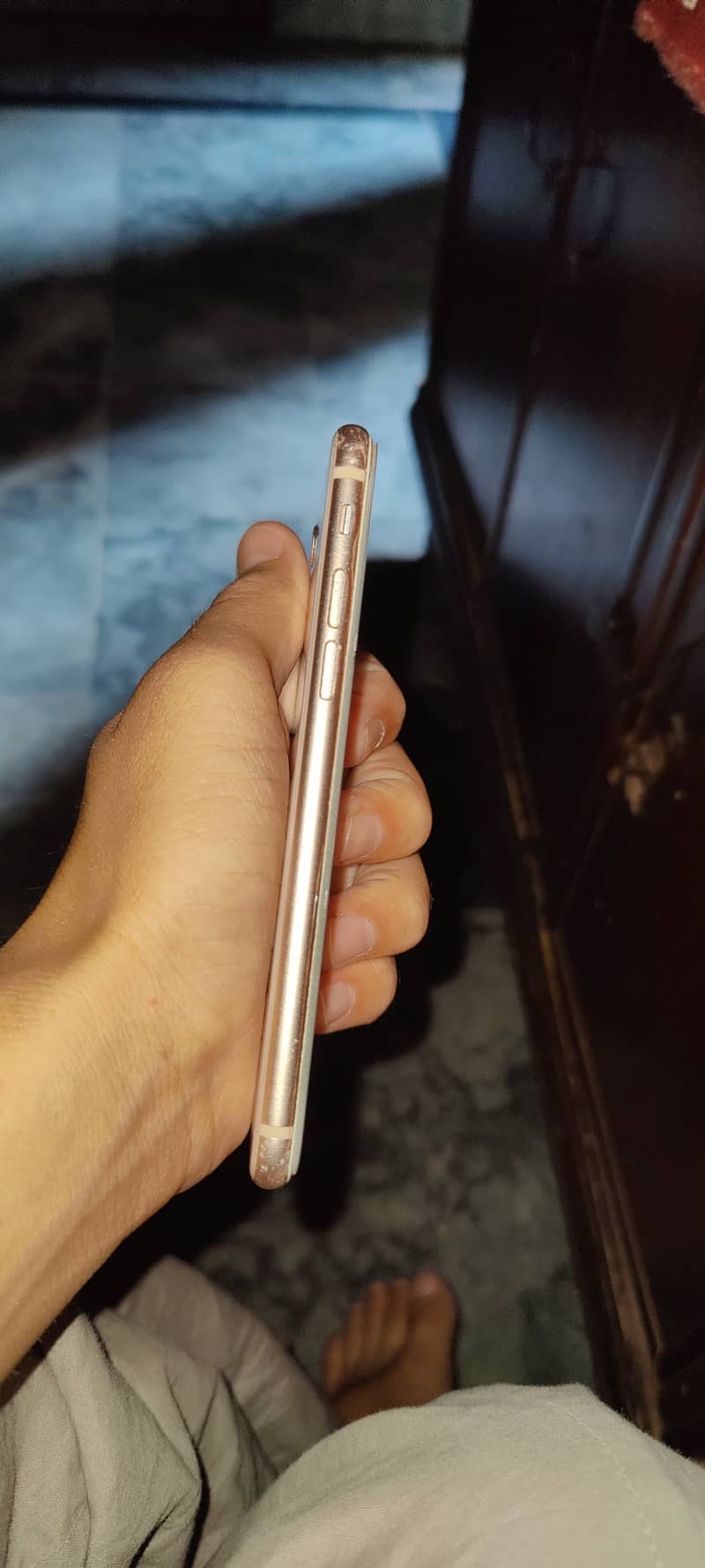 Apple iPhone 8 4