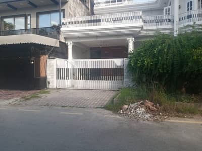 I-8 Near kachnar Park Ground poration For Rent.