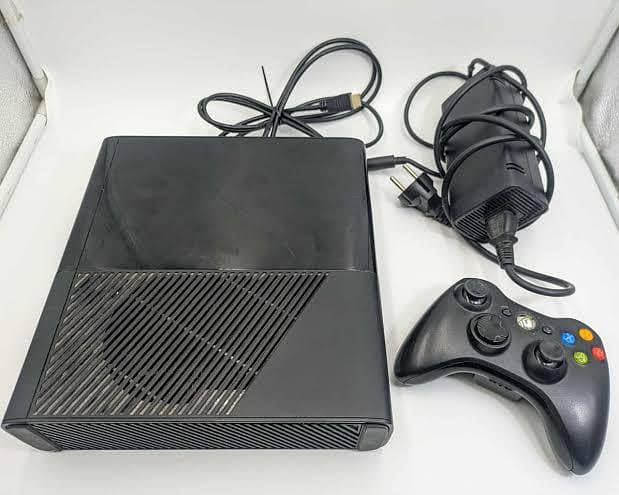 Xbox 360 with Controller & LCD 3