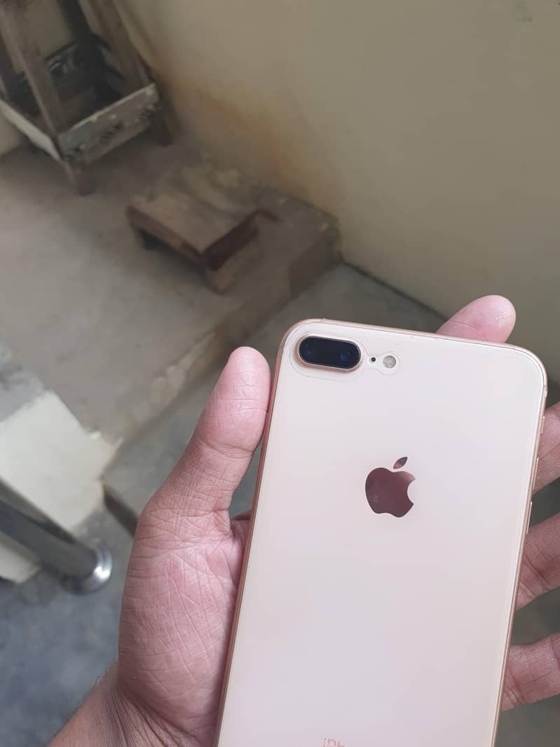 iPhone 8 Plus 4