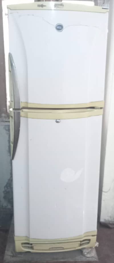 DAWLANCE REFRIGERATOR FOR SALE IN USED CONDITION