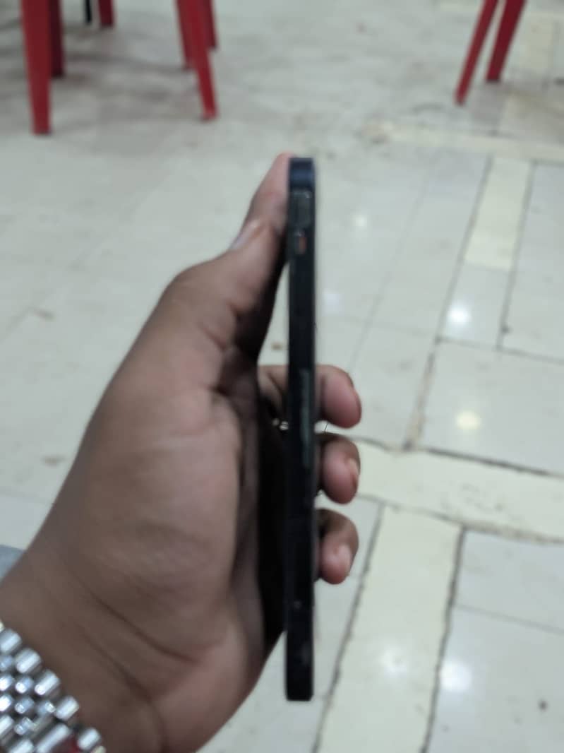 Apple iPhone 12 1