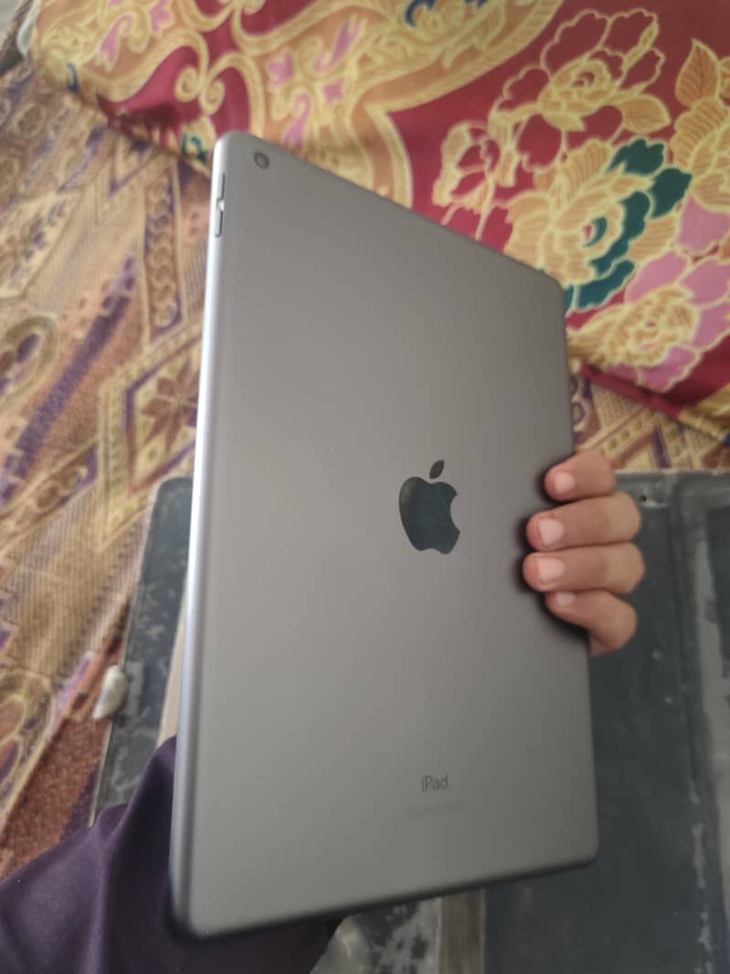 IPAD 8TH GENERATION 2