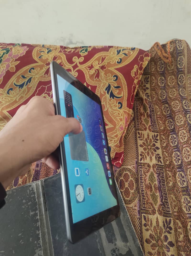 IPAD 8TH GENERATION 6