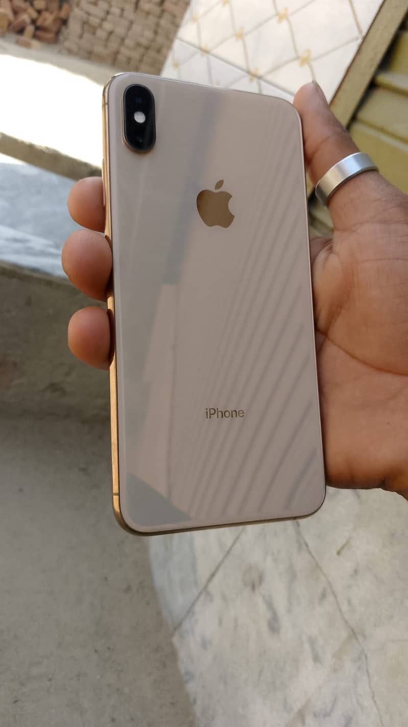 Apple iPhone XS Max 1