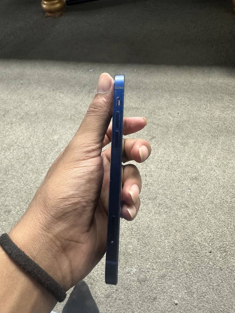 Apple iPhone 12 1