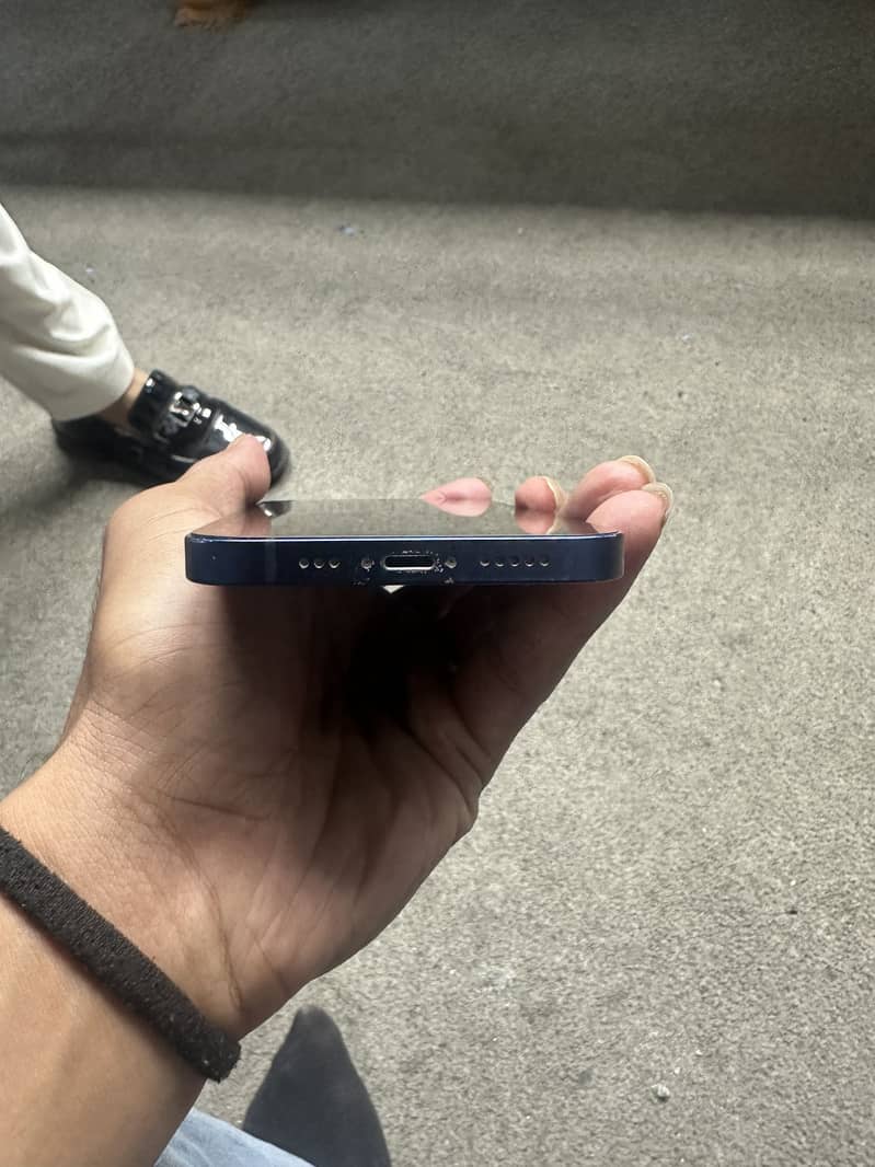 Apple iPhone 12 3