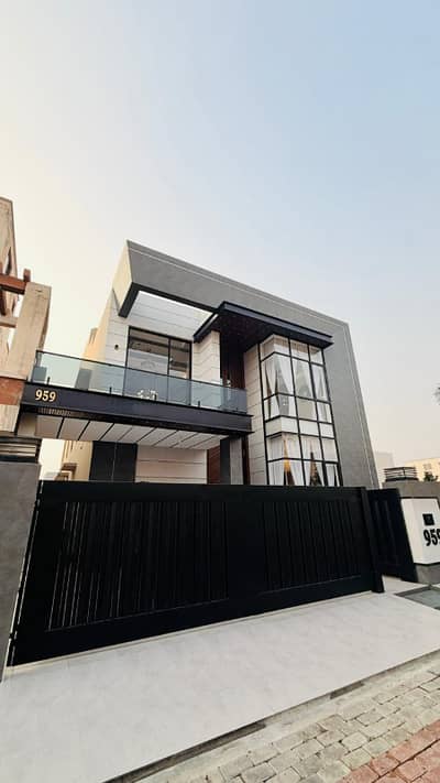 10 Marla House Available For Rent In Janiper Block Sector C Bahria Town Lahore