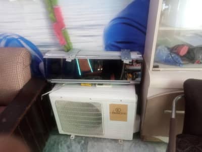 A. C non invertor 1.5 ton kenwood