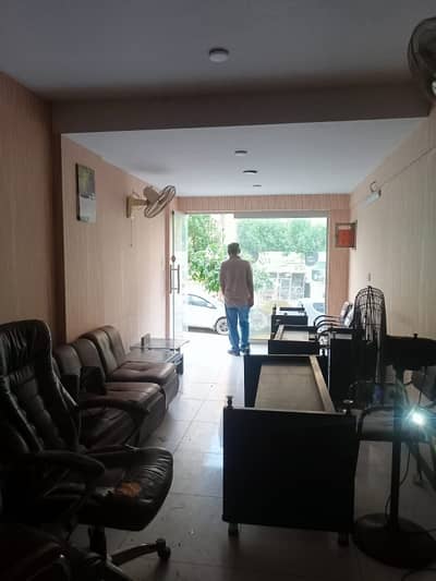 Investors Should sale This Shop Located Ideally In Gulistan-e-Jauhar
