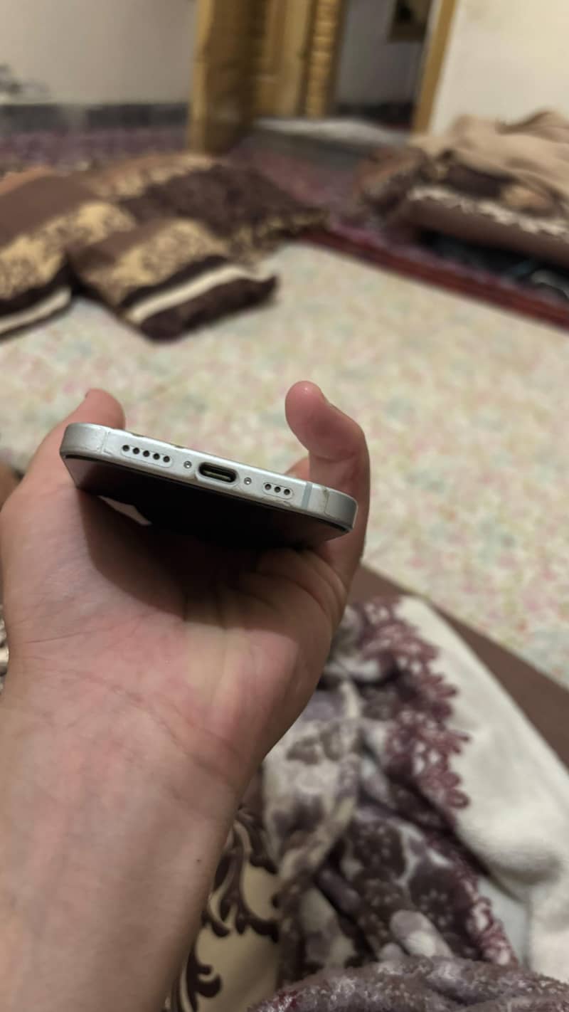 Apple iPhone 15 3